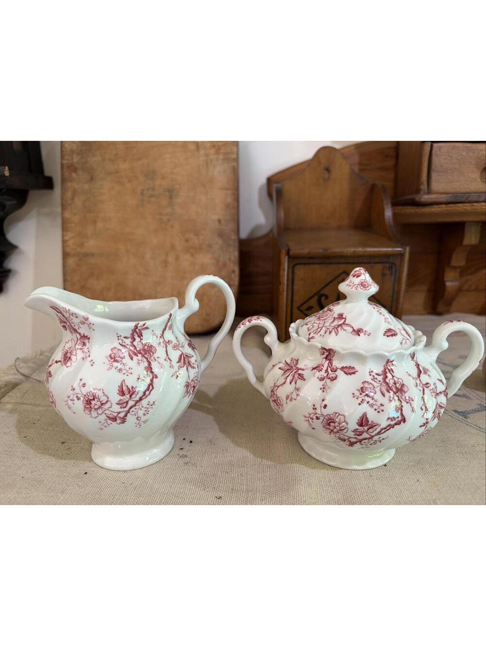 VTG Johnson Bros Creamer & Sugar Bowl W/ Lid Red Floral English Country Cottage